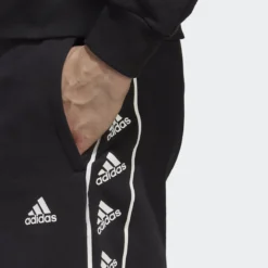 Adidas Sportswear Short Brandlove -Mode Décontractée 28a4a946169f496ea8c7d05ddfd5e4a4