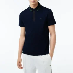 Lacoste Polo Manches Courtes Droit -Mode Décontractée 869846c5d2f5b65ed1a68b083235a488