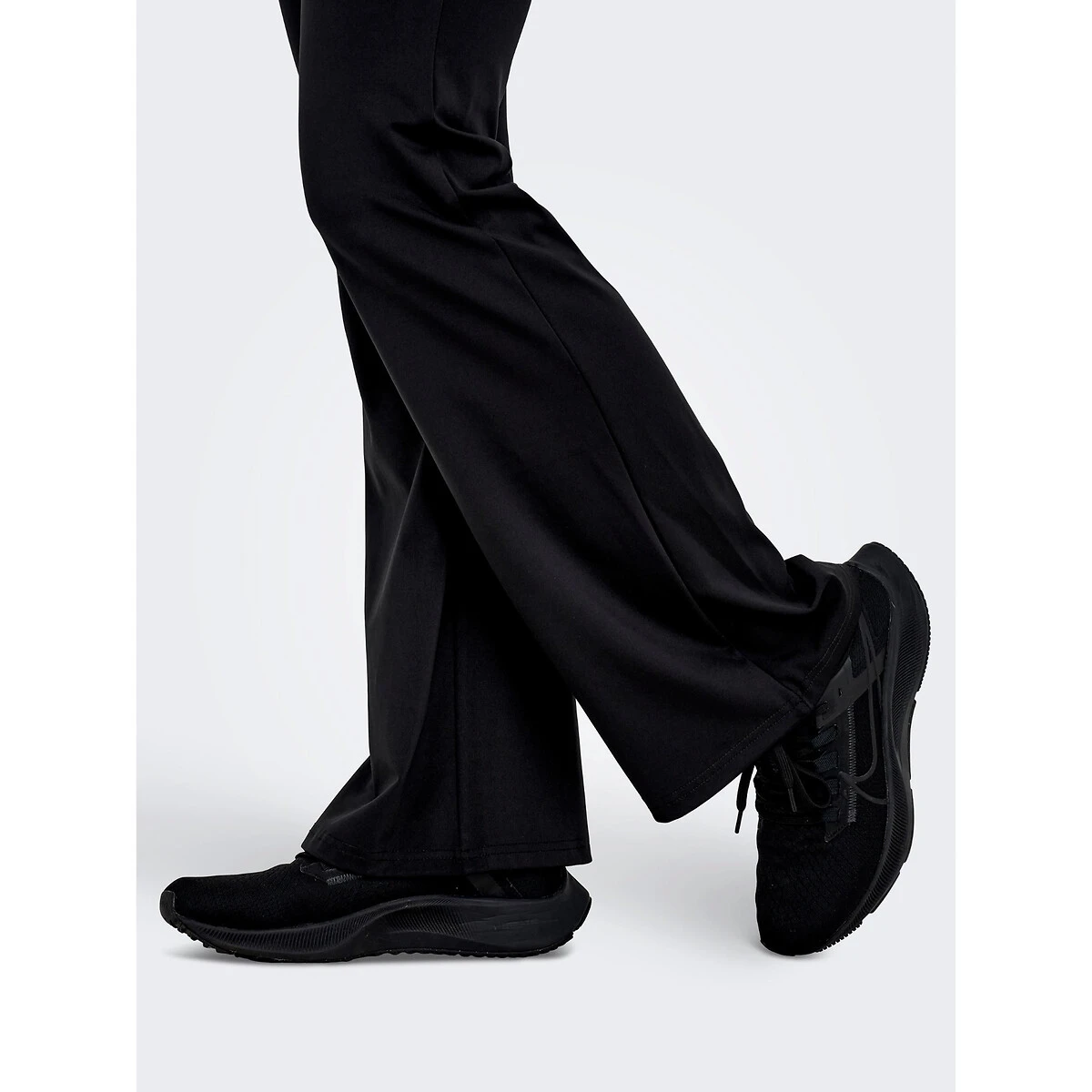 Only Play Pantalon Flare De Training Jame Fame 3 Only Play Pantalon Flare De Training Jame Fame – Image 3